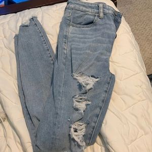 High waisted American Eagle Medium Wash Jeans